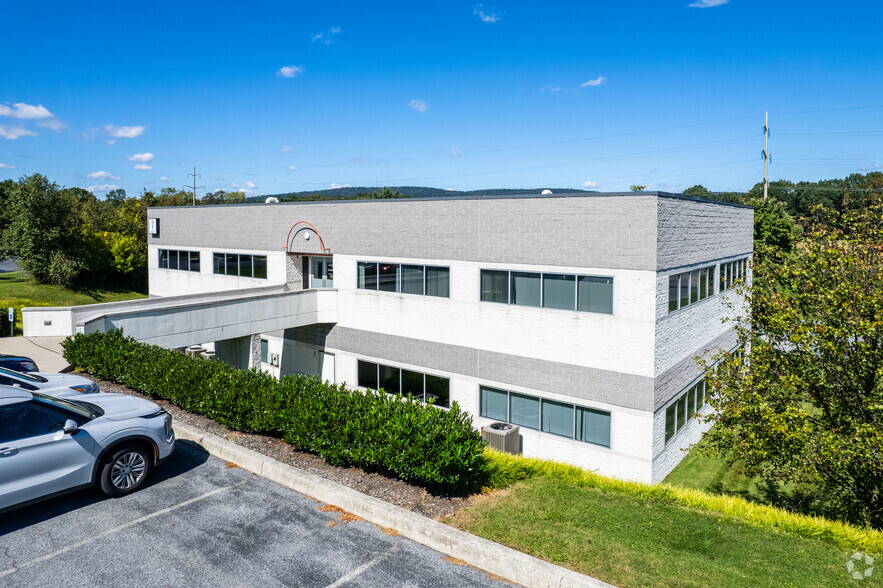 2690 Commerce Dr, Harrisburg, PA for sale - Building Photo - Image 1 of 1