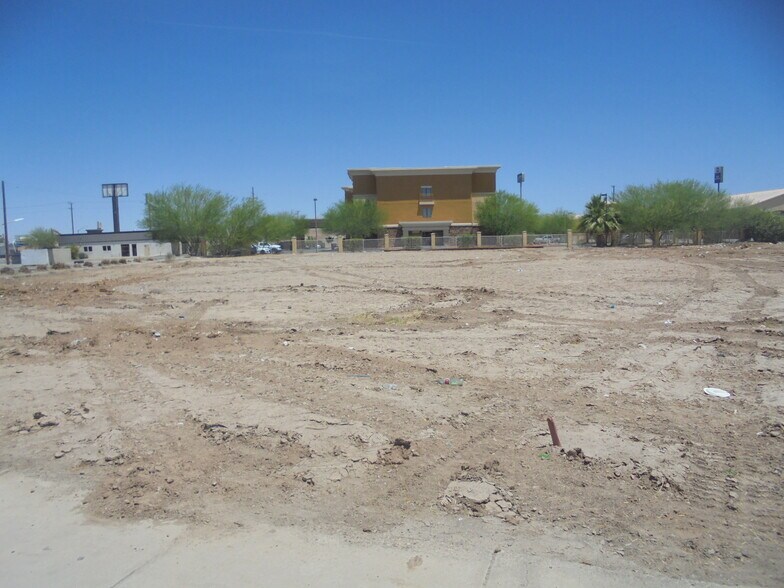 W Wells St, Blythe, CA à vendre - Photo du bâtiment - Image 2 de 6