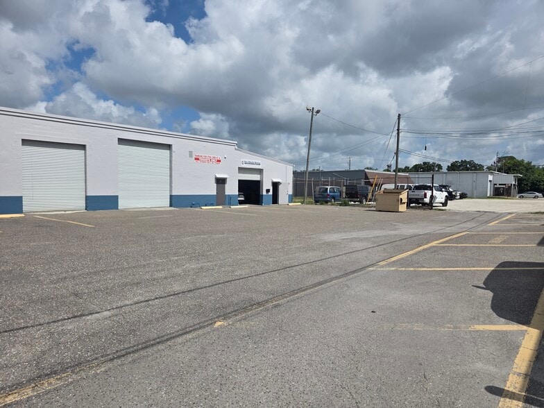 2700 23rd St N, Saint Petersburg, FL for lease - Building Photo - Image 2 of 4