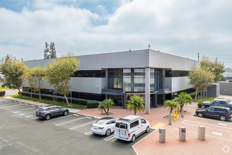 1600 Sunflower Ave, Costa Mesa, CA for lease - Building Photo - Image 2 of 38