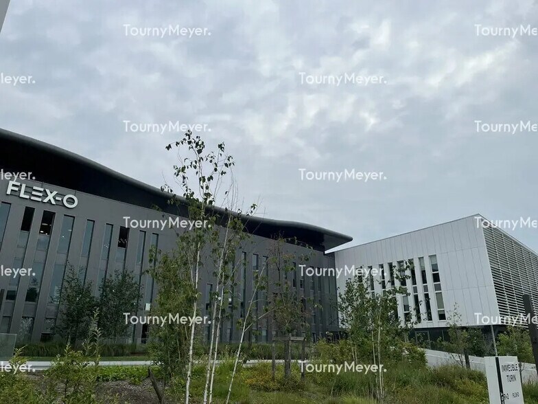 Office in Mérignac for lease - Building Photo - Image 1 of 12