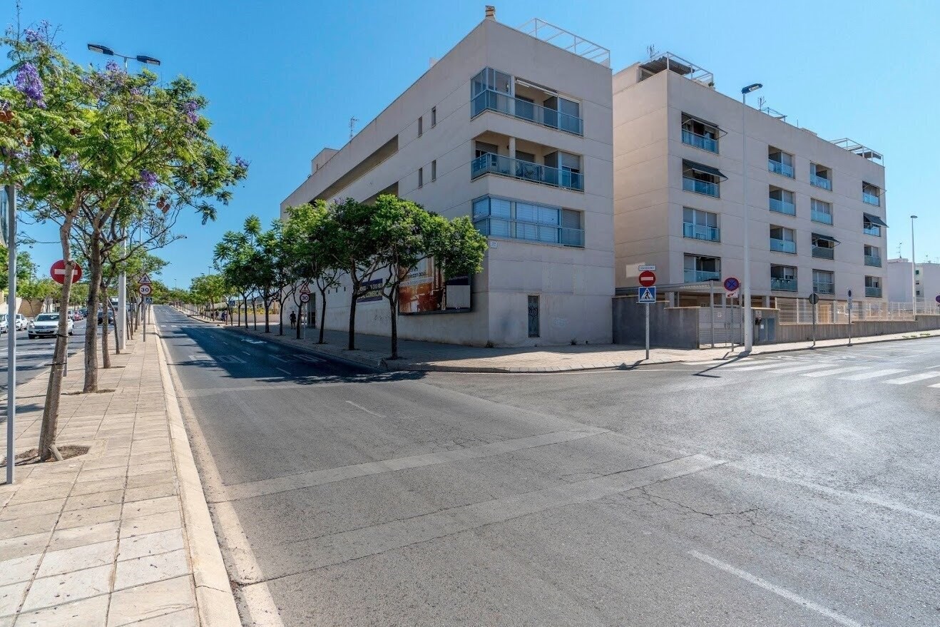 Commerce de détail dans Santa Pola à louer Photo du bâtiment- Image 1 de 2