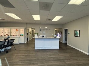 7144 E Virginia St, Evansville, IN à louer Photo intérieure- Image 2 de 9