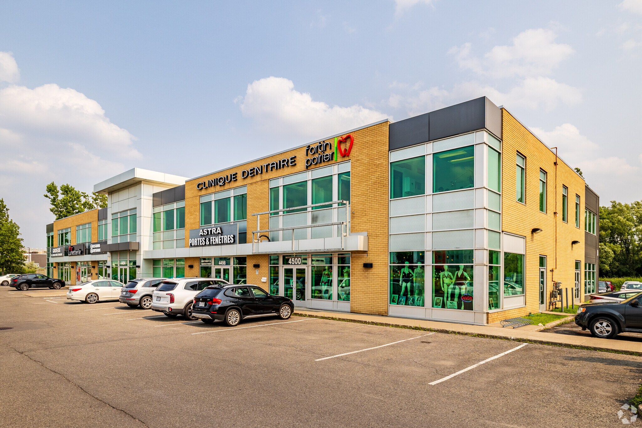 4488-4500 Hwy 440, Laval, QC for sale Primary Photo- Image 1 of 6