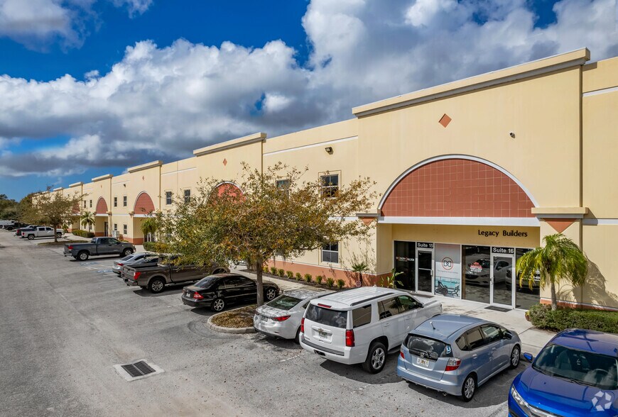 787 Commerce Dr, Venice, FL à louer - Photo du bâtiment - Image 2 de 46