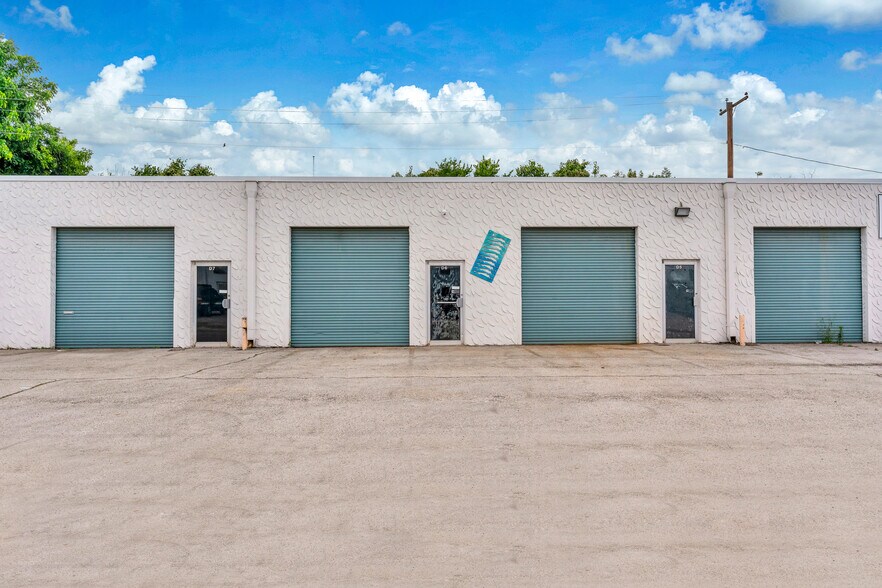 2026 Pioneer Pky W, Arlington, TX for lease - Building Photo - Image 2 of 7