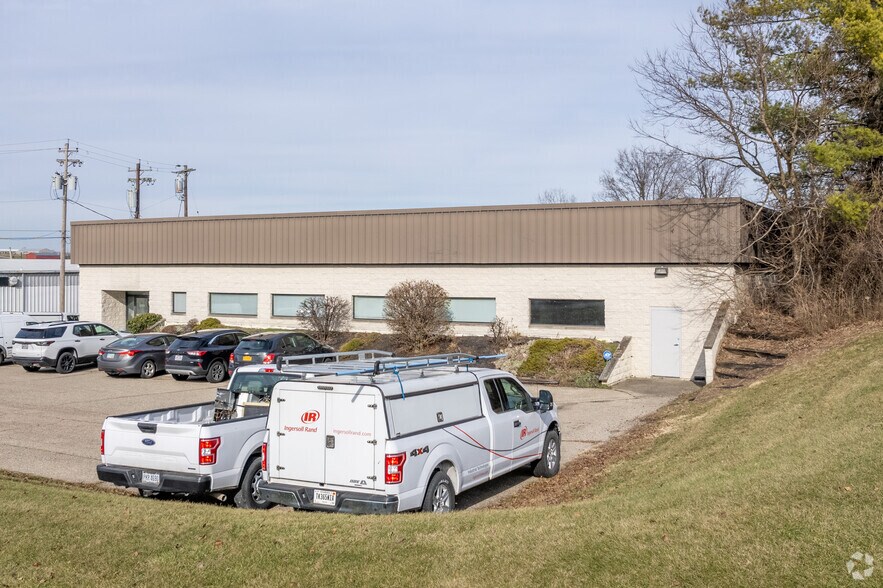 4750 Ashley Dr, Hamilton, OH à vendre - Photo du bâtiment - Image 3 de 5