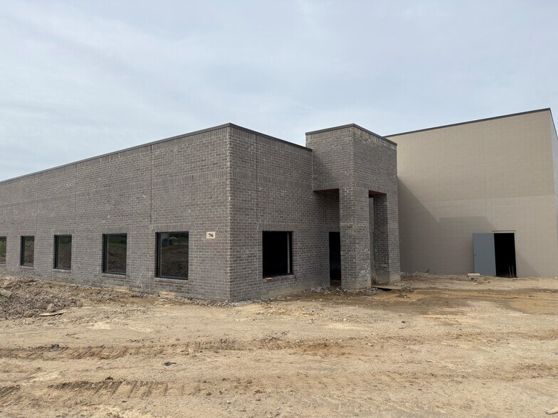 796 Campus Parkway Dr, Tecumseh, MI à vendre - Photo du bâtiment - Image 2 de 14