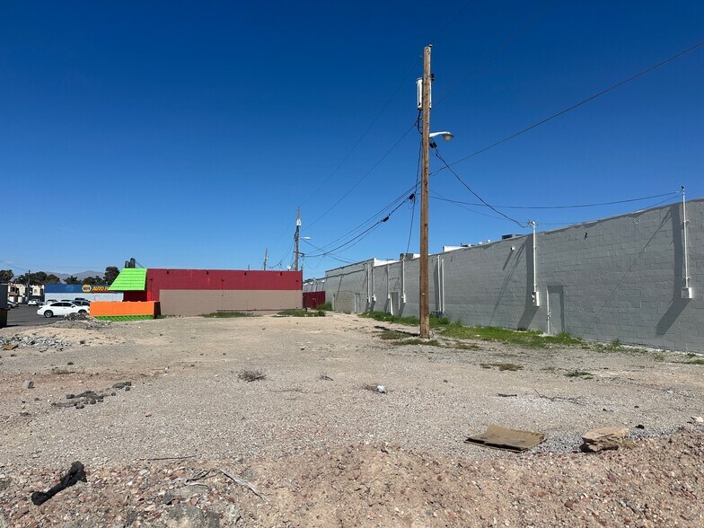 3252 Civic Center Dr, North Las Vegas, NV for lease - Building Photo - Image 2 of 8