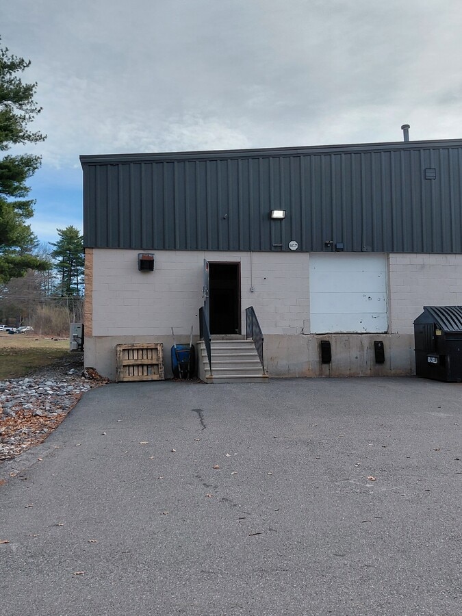11 Industrial Way, Salem, NH 03079 - Unité 1 -  - Photo intérieure - Image 1 of 6