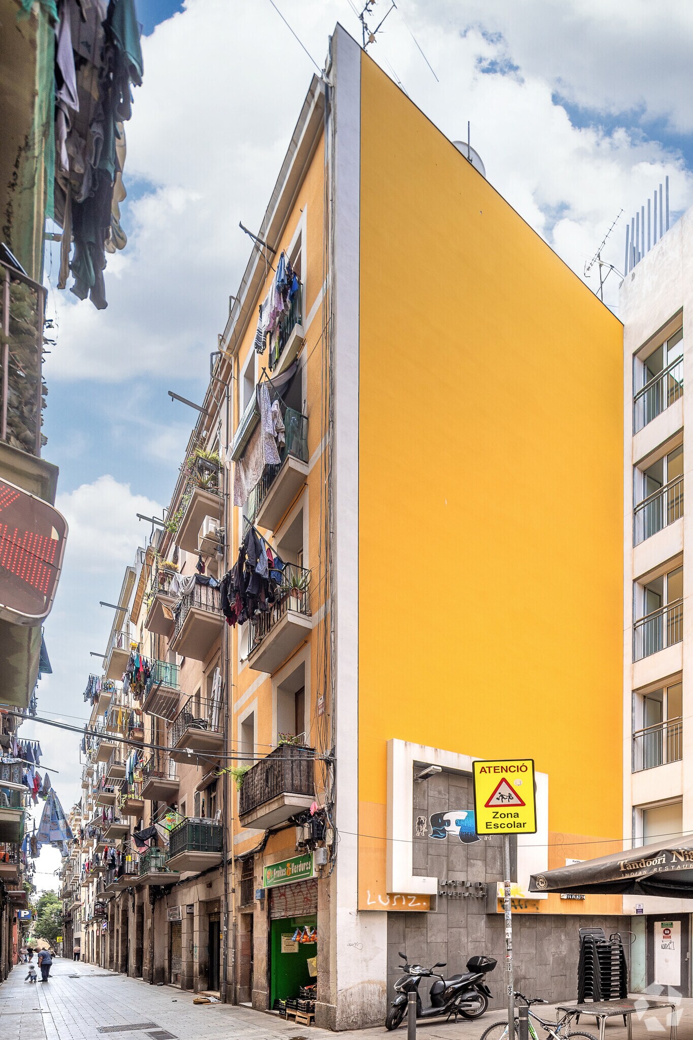 Immeuble residentiel dans Barcelone, Barcelona à vendre Photo principale- Image 1 de 3