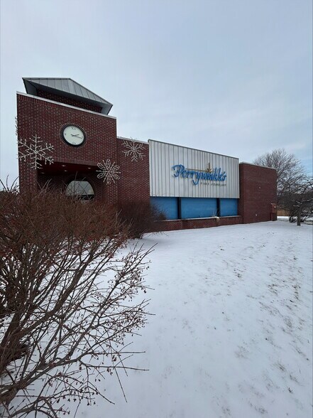 75 Smithfield Blvd, Plattsburgh, NY à louer - Photo du bâtiment - Image 3 de 12