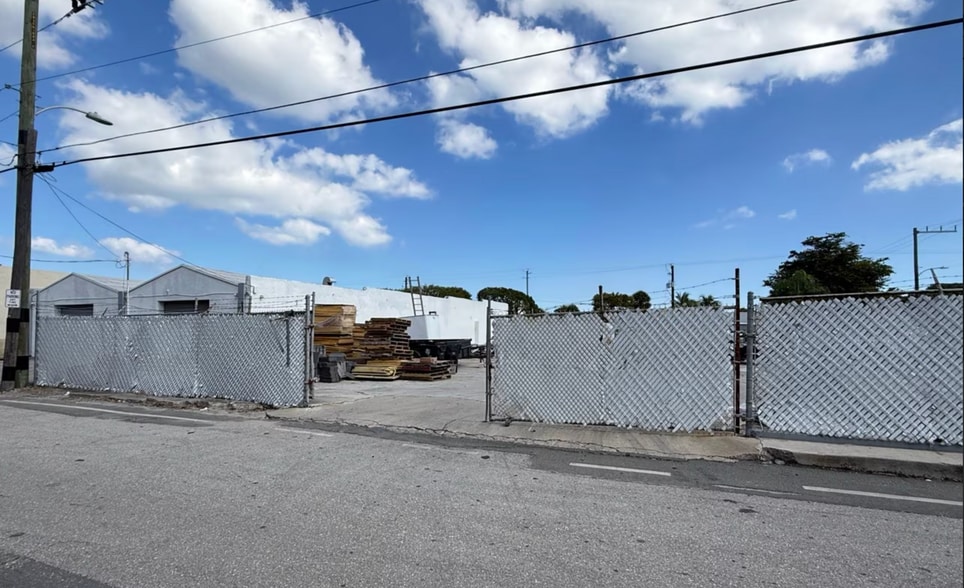 223 S H St, Lake Worth Beach, FL for lease - Primary Photo - Image 1 of 6