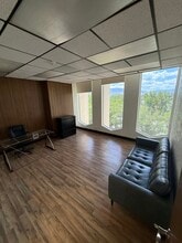 100 N Arlington Ave, Reno, NV à louer Photo intérieure- Image 1 de 4