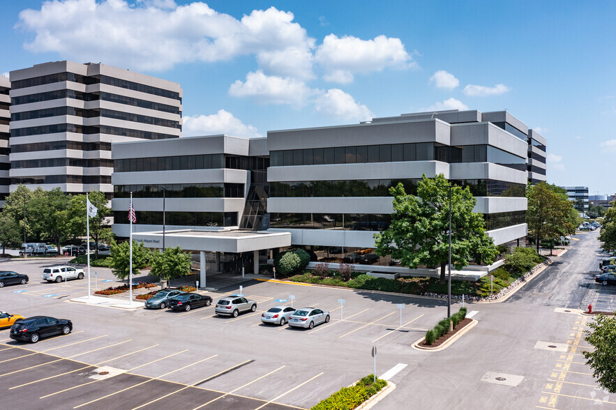 1901 S Meyers Rd, Oakbrook Terrace, IL à louer - Photo du bâtiment - Image 1 de 12