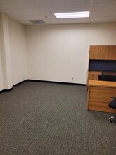 7125 W Gunnison St, Harwood Heights, IL for lease Interior Photo- Image 2 of 5