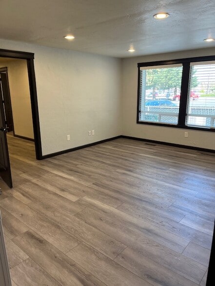 30250 SW Parkway Ave, Wilsonville, OR for lease - Interior Photo - Image 2 of 2