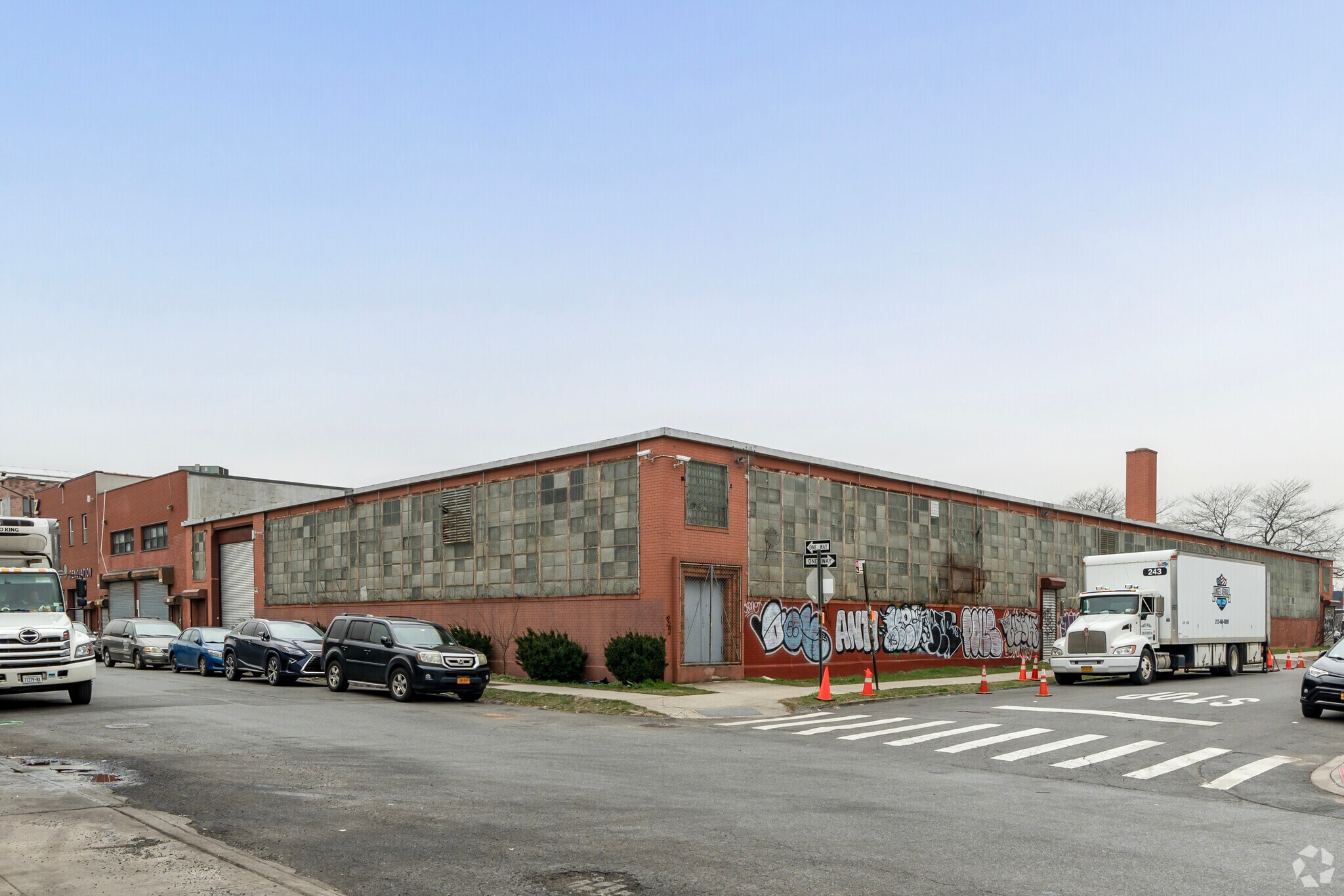 330-340 Calyer St, Brooklyn, NY à vendre Photo principale- Image 1 de 1