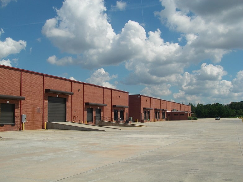 16 Overmeyer Way, Forest Park, GA for lease - Building Photo - Image 2 of 3