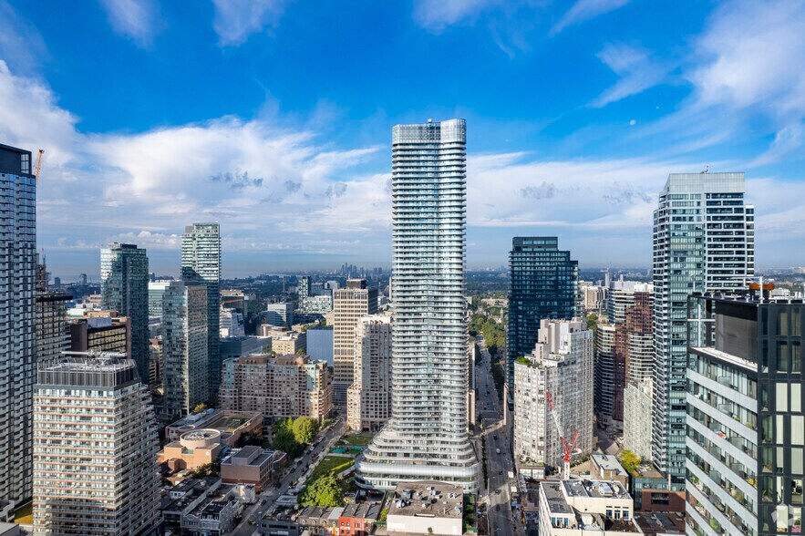 15 Wellesley St W, Toronto, ON à vendre - Photo du bâtiment - Image 2 de 7