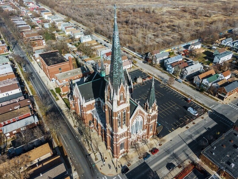 8209 S South Shore Dr, Chicago, IL à vendre - Photo du bâtiment - Image 2 de 2