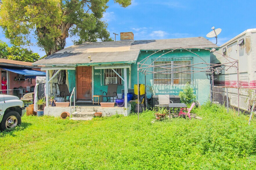 3270 NW 36 Street, Miami, FL à vendre - Photo du bâtiment - Image 3 de 8