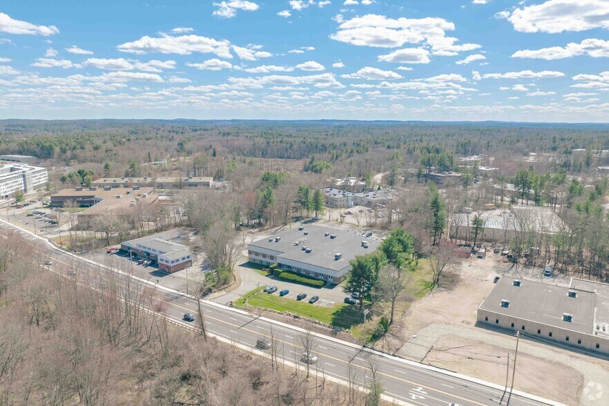 755 Middlesex Tpke, Billerica, MA à louer - Photo du bâtiment - Image 3 de 10