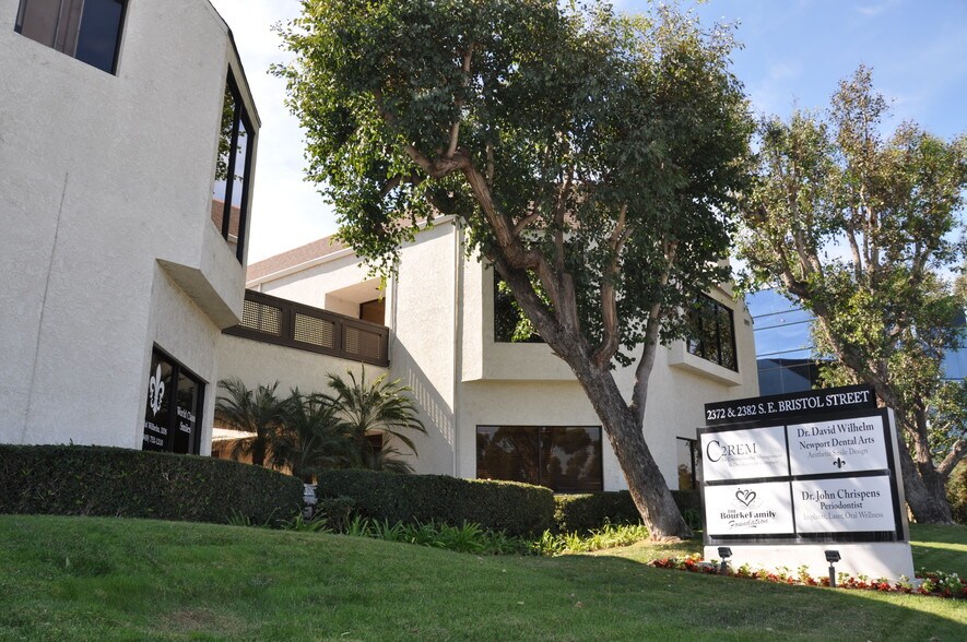 2372-2382 SE Bristol St, Newport Beach, CA à louer - Photo du bâtiment - Image 2 de 15