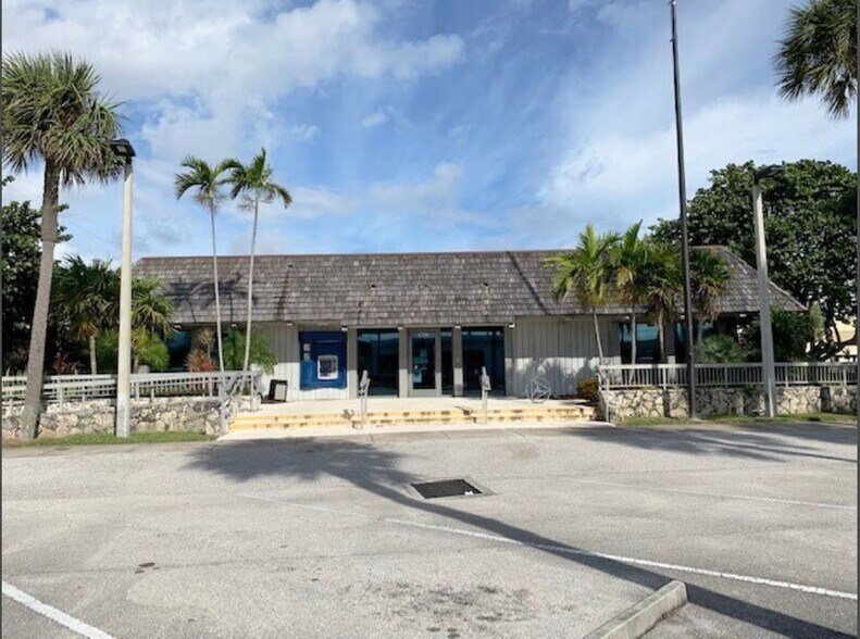 1200 E Blue Heron Blvd, West Palm Beach, FL à louer - Photo du bâtiment - Image 2 de 39
