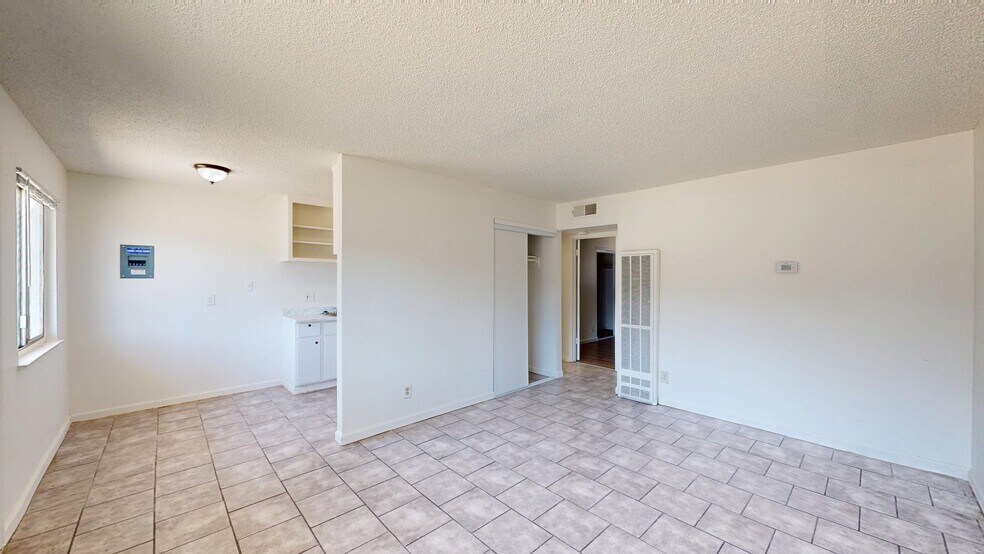 695 Plaza Ave, Sacramento, CA à vendre - Numérisation 3D de Matterport - Image 2 de 28