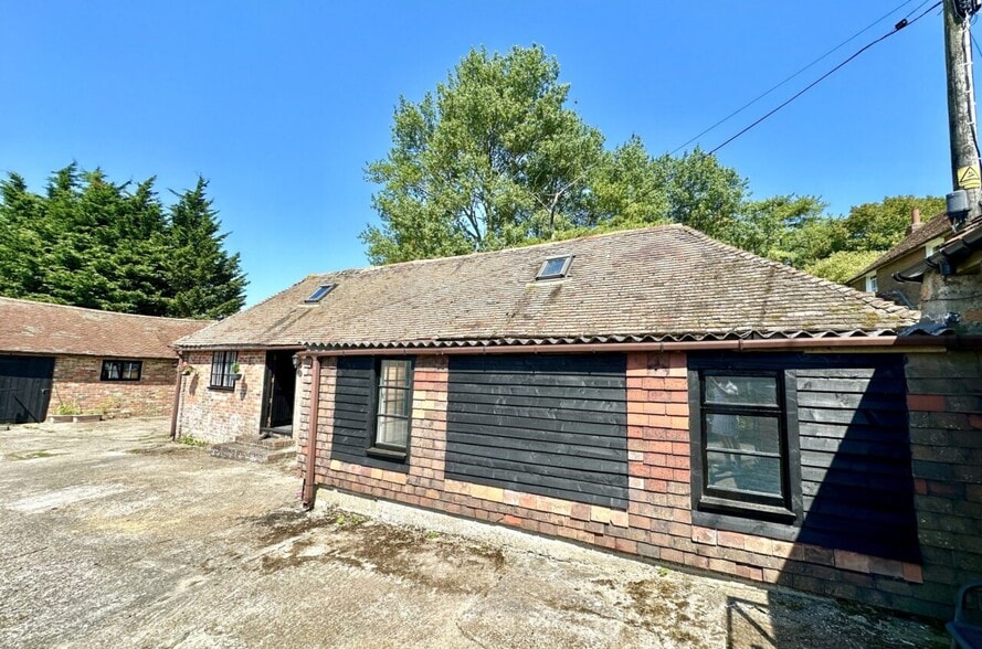 4 Douglas Mews, Hythe for lease - Building Photo - Image 2 of 2