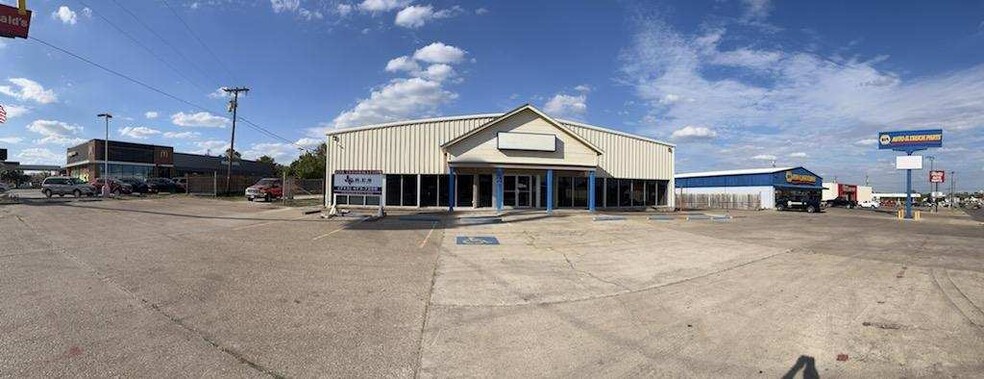 909 E Milam St, Mexia, TX for sale - Building Photo - Image 2 of 9