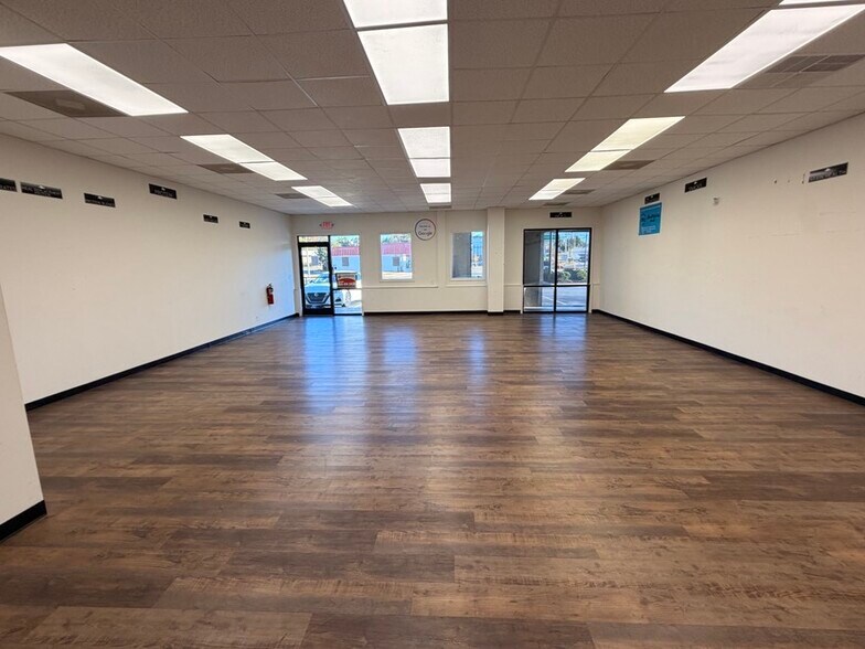 475-477 Haywood Rd, Greenville, SC à louer - Photo du bâtiment - Image 1 de 7