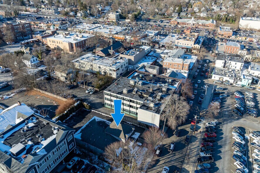 29 Green St, Huntington, NY à vendre - Photo du bâtiment - Image 2 de 38