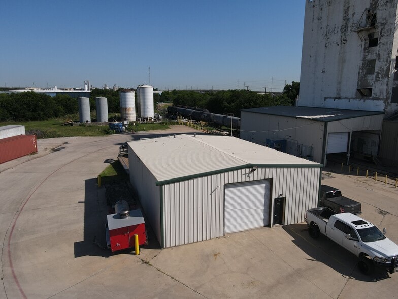 2131 Terminal rd, Fort Worth, TX for lease - Building Photo - Image 3 of 10