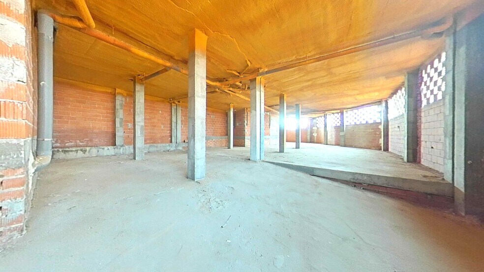 Commerce de détail dans Cistérniga à vendre - Photo du bâtiment - Image 2 de 12