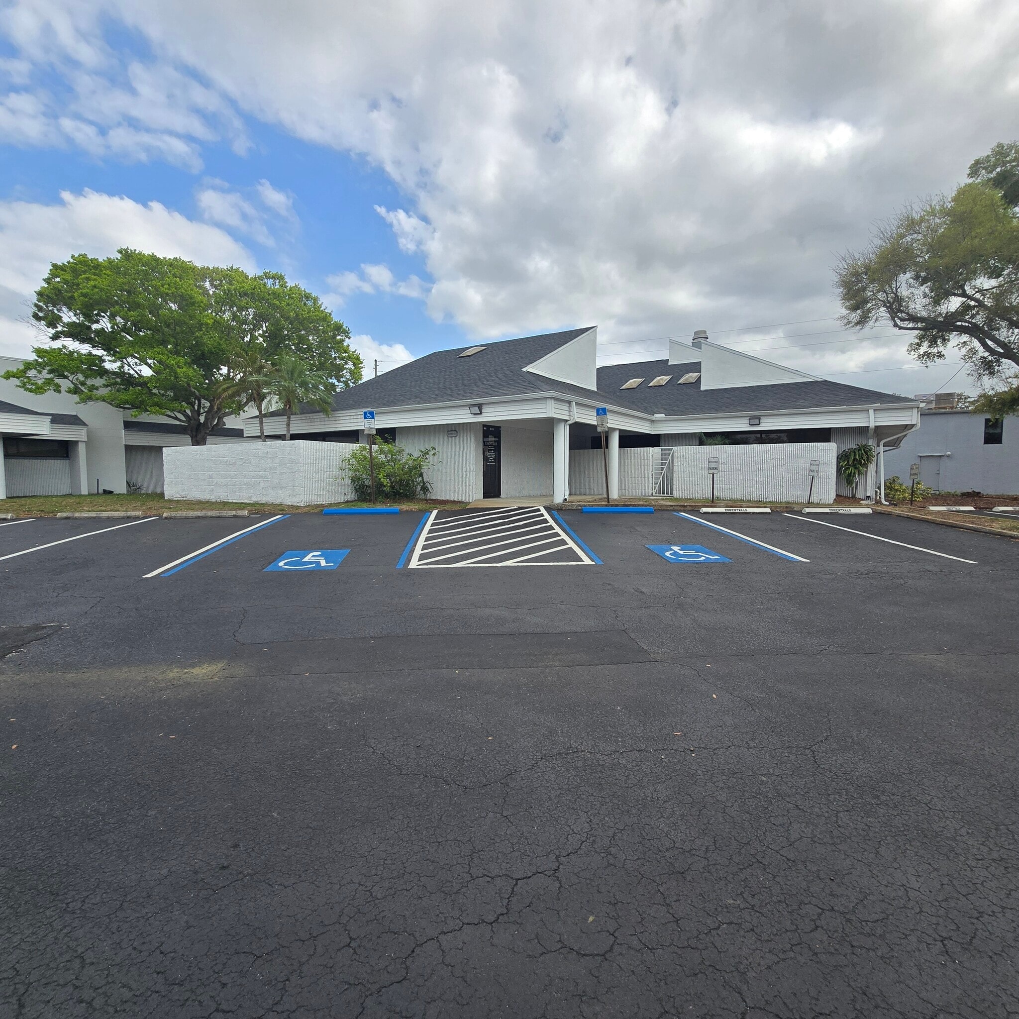 617 Lakeview Rd, Clearwater, FL à louer Photo du bâtiment- Image 1 de 11