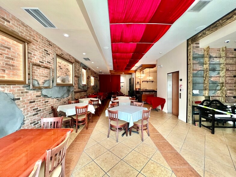 223 Valencia Ave, Coral Gables, FL à louer - Photo intérieure - Image 3 de 36