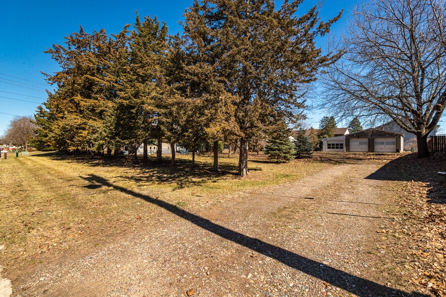 923 11th Ave S, Onalaska, WI for sale - Building Photo - Image 2 of 19