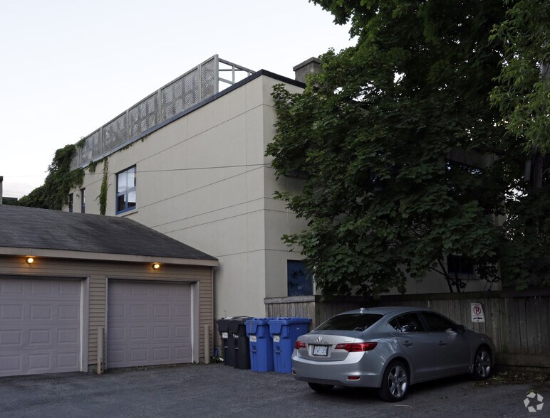 1239-1243 Wellington St W, Ottawa, ON à louer - Photo du bâtiment - Image 2 de 3