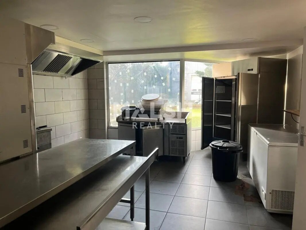 Commerce de détail dans Écully à louer Photo intérieure- Image 1 de 8