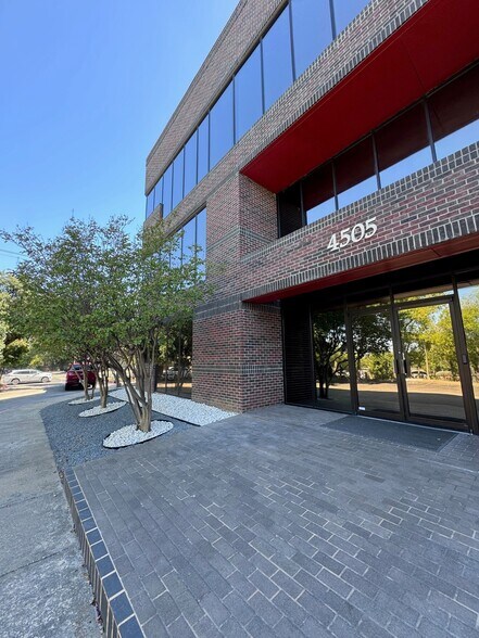 4505 Spicewood Springs Rd, Austin, TX à louer - Photo du bâtiment - Image 3 de 8