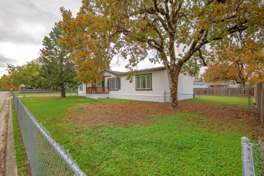 387 Tavis Dr, Merlin, OR à vendre - Vidéo aérienne - Image 2 de 39