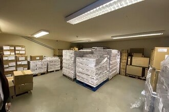 Mcgregors Way, Chesterfield for lease Interior Photo- Image 1 of 12