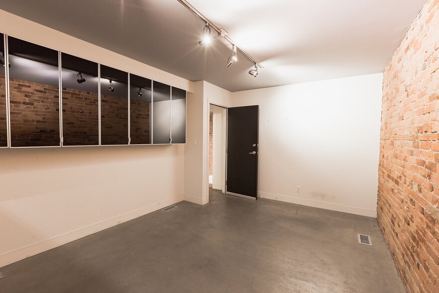 4448-4454 Av Papineau, Montréal, QC à vendre - Photo intérieure - Image 2 de 9