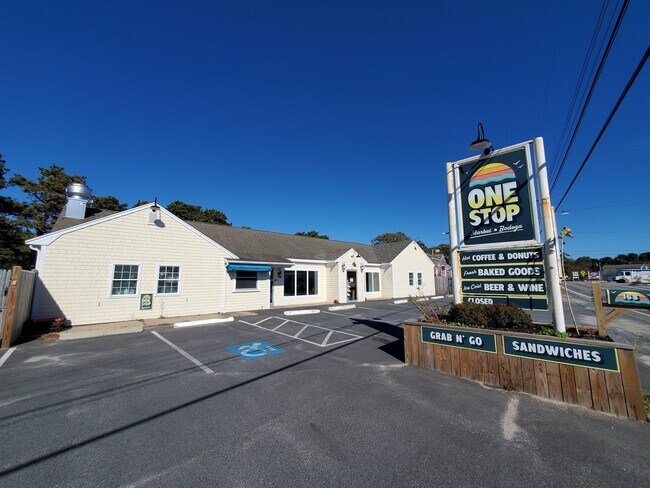 Plus de détails pour 168 Lower County Rd, Dennis Port, MA - Commerce de détail à vendre