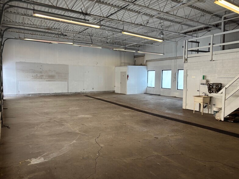 124 Anne St, Barrie, ON à vendre - Photo du bâtiment - Image 2 de 6