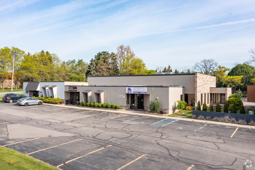 30640-30680 W 12 Mile Rd, Farmington Hills, MI for sale - Primary Photo - Image 1 of 3