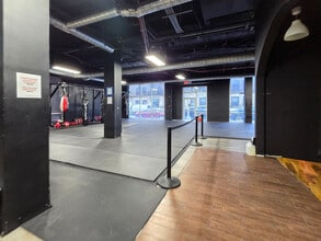 29-28 41st Ave, Long Island City, NY à louer Photo intérieure- Image 2 de 8