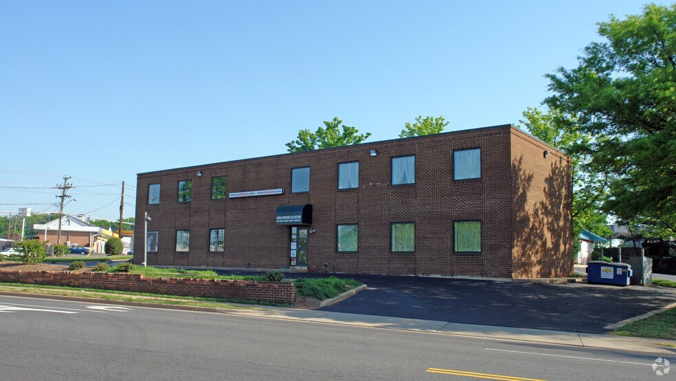 3204 Old Pickett Rd, Fairfax, VA à vendre - Photo du bâtiment - Image 2 de 4